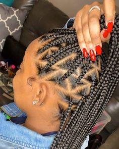 Knotless Parts, Box Braids Sizes, Triangle Parts, Medium Knotless, Knotless Braid, Triangle Box Braids, Braids Knotless, Twisted Hair, Braided Styles