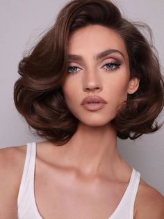 Fall Eyeshadow Looks, 70s Hair, 얼굴 드로잉, Penteado Cabelo Curto, Vintage Hairstyles, Bobs Haircuts, Fall Hair, Hair Looks