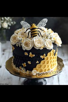 Bee-Themed Cake Design Ideas [GALLERY] - BakeSpark