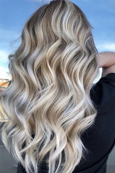 Creamy Blonde Hair Color, Creamy Blonde Hair, Brown Hair Tones, Blonde Foils, Hair Color Ideas For Fall, Summer Blonde Hair, Silver Blonde Hair, Icy Blonde Hair, Cute Hair Colors