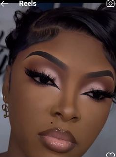 Natural Full Glam Makeup Black Women, Wedding Guest Make Up Look, Cute Eye Looks Eyeshadows, Mother Of The Bride Makeup Black Women, Makeup Ideas On Dark Skin, Bold Glam Makeup Black Women, Makeup Beats Black Women, Black Theme Makeup, Dark Skin Pink Makeup