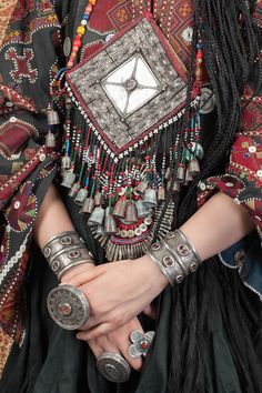 Turkoman Ganzuk Ersari tribe silver with glass inlay and thimbles , amulet that… Ethno Style, Mode Hippie, Afghan Jewelry, Afghan Fashion, Afghan Clothes, Hippy Chic, Afghan Dresses, Mode Boho, 영감을 주는 캐릭터