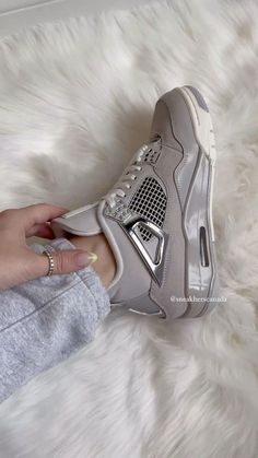 Shoes Pink Aesthetic, Jordan 4 Nike, Nike Dunks Shoes, Dunks Shoes, Aesthetic Sneakers, Grey Wardrobe, Aesthetic Grey, Frozen Moments