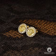 Studs en Or 10K | Boucles d’Oreilles Forehead F3 Or Jaune Best Jewelry Stores, Custom Packaging, Pure Gold, 10k Gold, Jewelry Stores, Gold Earrings, Diamond Earrings, Versace, Gold Color