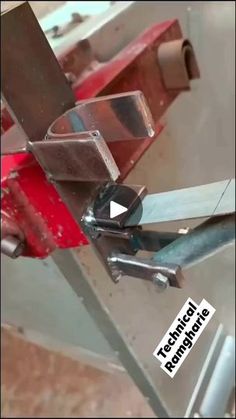 a video demonstrating how to use a metal cutting machine