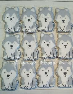 there are many decorated cookies in the shape of animals