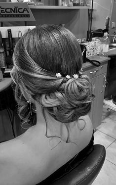 Frizura Za Maturu, Hair Styles For Open Back Dress, Shoet Hair, Hairstyles With Curled Hair, Grad Hairstyles, Cute Wedding Hairstyles, Event Hairstyles, Cute Prom Hairstyles