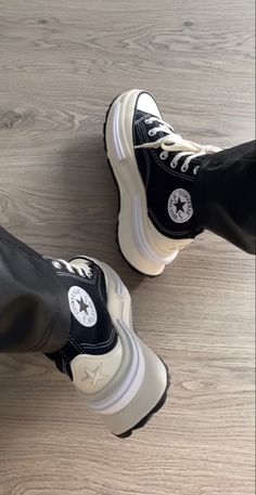 Converse Shoes Aesthetic Black, Converse Shoes Aesthetic, Nike Converse, All Stars Converse, Mens Boots Fashion, Karate Kid