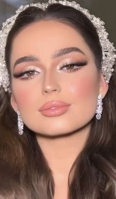 Quinceanera Makeup, Setting Makeup, Gold Makeup Looks, Mekap Mata, Wedding Makeup Tutorial, Prom Eye Makeup, Prom Makeup Looks, Face Paint Makeup, Barbie Makeup