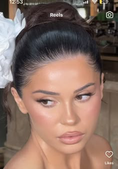 Natural Makeup Wedding Brunette, Wedding Makeup For Hooded Eyes, Ethereal Wedding Makeup, Soft Glam Aesthetic, Soft Glam Wedding Makeup, First Date Makeup, Soft Glam Wedding, Winter Wedding Makeup, Wedding Bridal Makeup