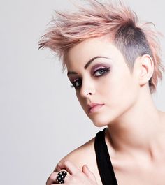 Short Hair Punk, Punk Haircut, Mohawk Hairstyles For Women, Punk Hairstyles, Short Punk Hair, Beyonce Hair, Funky Short Hair, Rock Hairstyles, Mohawk Hairstyles