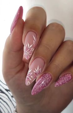 Beach Nails Art, Manicure 2023, Easter Nail Ideas, Nail Art Designs 2023, Pink Tip Nails, 2023 Nails, Romantic Nails, Pretty Nail Art Designs, Almond Nails Designs