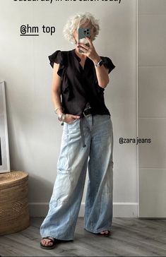 Outfits After 40, Busy Mom Outfits, Middle Aged Women Fashion, Capsule Wardrobe Casual, Minimalist Fashion Women, Jeans Outfit Women, Silver Cat, Fashion Victim