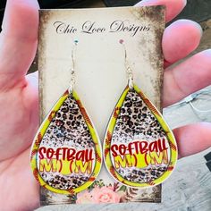 Softball Mom Earrings Softball Earrings, Mom Earrings, Diy Leather Earrings, Softball Mom, Soccer Mom, Leather Diy, Leather Earrings, Tumbler Designs, Softball