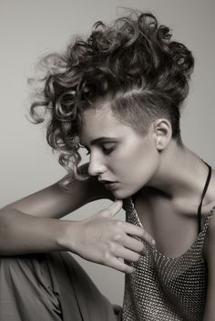 Mohawk Hairstyles For Girls, Curly Mohawk Hairstyles, Curly Mohawk, Bob Black, Layered Curly Hair, Curls Hairstyles, Mohawk Hairstyles, Layered Bob