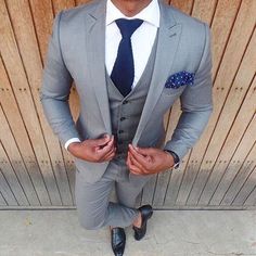 24 Style Trends for Attorneys chic and clean groom look Grey Suit Black Shoes, Wedding Suits Men Grey, Grey 3 Piece Suit, Grey Suit Wedding, Charcoal Gray Suit, Grey Suit, Suit Ideas, Groomsmen Suits, Suits Men