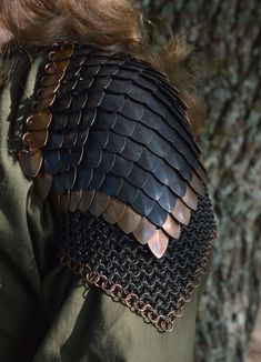 Fantasy Scalemaille Pauldron - Etsy Australia Scale Mail Pauldrons, Scale Mail Shoulder Armor, Scalemail Armor Dnd, Fish Scale Armor, Scalemail Patterns, Scale Mail Armor Dnd, Fantasy Chainmail, Dragon Scale Mail, Scaled Armor