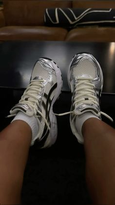 #asics sneakers 👟 Asics Summer Outfit, Sneaker Inspo 2024, Streetwear Shoes Sneakers, School Shoes 2024, Shoes Inspo Women, Asics Outfit Ideas, Shoe Wishlist Aesthetic, Asics Aesthetic Outfit, Asics Shoes Outfit Aesthetic