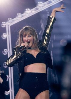 Taylor Swift Performing, Kim K, Eras Tour, On Stage, Kim Kardashian, Taylor Swift, Swift, Track, Paris