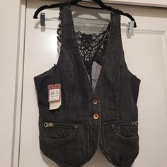 Parasuco Nwt Denim & Lace Black Vest Women's Size Large Trendy Fitted Black Denim Vest, Fitted Denim Vest For Alternative Fashion, Edgy Fitted Denim Vest For Alternative Fashion, Black Casual Denim Vest For Work, Casual Black Denim Vest For Work, Edgy Black Denim Vest, Trendy Black Denim Vest With Pockets, Trendy Black Denim Winter Vest, Trendy Black Denim Vest For Winter