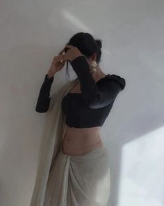 Saree Poses, Indian Photoshoot, Saree Designs Party Wear, Desi Fashion, Fancy Sarees, Pretty Selfies, Pics Art