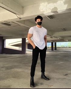 Aesthetic Guy Outfits, Men Fashion Photoshoot, Mens Smart Casual Outfits, Mens Photoshoot Poses, Online Communication, Mens Casual Outfits Summer, Smart Casual Men