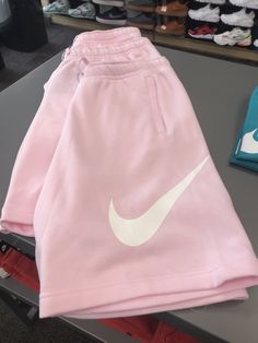 College Paper, Nike Shorts Women, Nike Vans, Cute Nike Outfits, Mode Zara, Cute Lazy Day Outfits, Pink Nike, Lazy Day Outfits