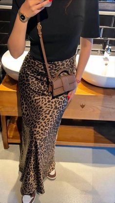 Creative Elegant Outfit, Leopard Skirt Outfit, Rok Outfit, Leopard Outfits, Rock Outfit, Leopard Skirt, Looks Chic, 가을 패션, 로고 디자인