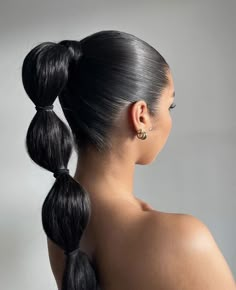 Amazing trendy pony-tail hairstyle ideas for long hairs Half Bun Hairstyles, Long Ponytail Hairstyles, Tail Hairstyle, Pony Hairstyles, Long Ponytail, Bubble Ponytail, Hair Pomade, Heatless Hairstyles