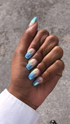 Gorgeous Ombre Nail Designs: A Detailed Look for Individuals with Dark Skin Blue Ombre Chrome Nails, Blue Chrome French Tip Nails, Berlin Nails, Teal Chrome Nails, Ombre Cat Eye Nails, Chrome Ombre Nails, Chrome Blue Nails, Light Blue Chrome Nails, Ombre Chrome