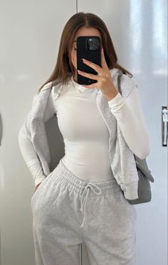 __bahargll Grey Sweatpants Aesthetic, Trendy Date Night Outfit, Gymwear Outfits, Ac New Leaf, Casual Chic Outfits, Casual Chic Outfit, Fashion Design Clothes, Style Mistakes, Looks Style