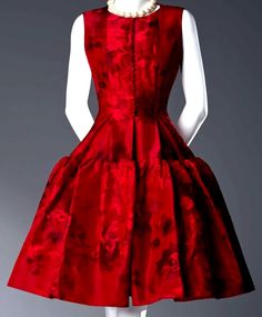 US $2,075.77 Was US $3,193.49 (35% off) Size: US 6 - fit is small like a 2!!!!!  Please be aware that vintage ODR runs small! Color: Red Season: Fall  2006 Runway Composition: Silk  Features:  Flattering fit & flare silhouette Decorative button front Sleeveless Featured in the SCAD Museum #ad Fashion Week Outfit Ideas, Portfolio Magazine, Museum Fashion, Dress Label, Floral Cocktail Dress, Magazine Online, Fashion Project, Naples Florida