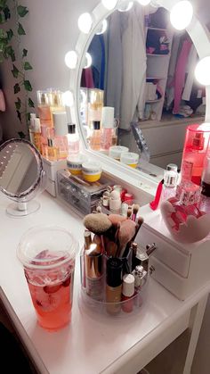 my pink preppy girly cute makeup vanity !!!! Vanity Small Bedroom, Cute Makeup Vanity, Girly Vanity, My Makeup Vanity, Preppy Makeup, Girly Preppy, Preppy Things