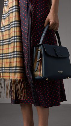 Unique Handbags, Ladies Bag, Women's Bags By Style, Leather Handbags Women, Cooler Look, Burberry Handbags