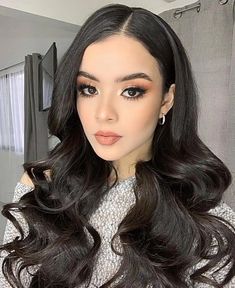 Peinados De Graduacion Suelto, Peinados Para Graduacion Sueltos, Formal Hairstyles For Long Hair, Performance Hairstyles, Brunette Makeup, Glowing Makeup, Hairdo For Long Hair, Formal Hairstyles, Light Hair