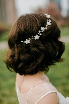 Bob Wedding Hairstyles, Trendy Wedding Hairstyles, Flower Headpiece, Short Hair Updo, Short Curly Hair, Wedding Hair And Makeup