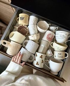 Morning Beverages, Pretty Mugs, Pretty Cups, Cup Crafts, Aesthetic Coffee, Cute Kitchen, Cup Tea, Online Group