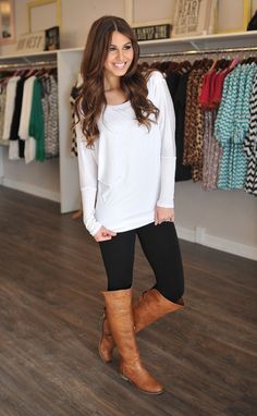 Dottie Couture Boutique - Dolman Tunic- White, $26.00 (http://www.dottiecouture...) for more visit: Trendy Fashion - Ladies Boutique Outfits Leggins, Jordan 11, Outfits Casuales, Outfits With Leggings, Womens Fashion Casual