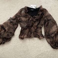 Super Comfortable And Stretchy. Wide Sleeves. 100% Polyester. Black And Brown Animal Print Pattern. Slight Cropped Fit. Size Xs But I’m Usually A Small And It Fits Me Fine Because Of The Stretch Leather Halter Top, Bardot Crop Top, Animal Print Pattern, Black Lace Blouse, Poplin Top, Blouse Short Sleeve, Cropped Shirt, Tank Top Camisole, Print Bodysuit