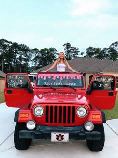 decorating your car Sundae Funday, Jeep Photos, White Jeep, Vintage Jeep, Jeep Wrangler Accessories, Cars Jeep, Swim Summer, Best Friend Photoshoot, Dream Cars Jeep