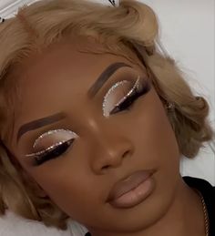 Makeup For Girls, Maquillage Yeux Cut Crease, Gold Makeup Looks, Natural Glam Makeup, Prom Eye Makeup, Prom Makeup Looks