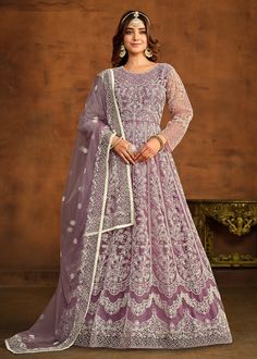 This stunning Anarkali suit is made of high-quality net material and features delicate thread embroidery. Complete with a matching net dupatta and sabtoon bottom, it's the perfect choice for weddings and festive events. Gown With Dupatta, Gown Suit, Ethnic Gown, Gaun Fashion, Salwar Kamiz, Designer Anarkali, Indian Gowns Dresses, Anarkali Gown, Indian Gowns