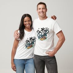 Bonnie And Clyde Shirts, Matching Couple Outfits, Tee Shirt Homme, Peanuts Snoopy, Couple Outfits, Mickey And Friends, Cute Tshirts, Couple Shirts, Matching Couples