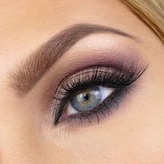 Silver Smoky Eye, Eye Shadow Ideas, Eyeliner Images, Subtle Smokey Eye, Plum Eyeshadow, Shadow Ideas, Silver Eyeshadow