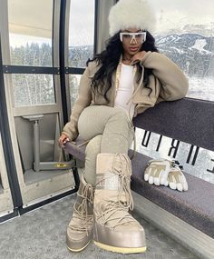 Mode Au Ski, Snow Outfits For Women, Cabin Outfit, Getting Bored, Classy Winter Outfits, Snow Outfit