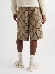 Shop GUCCI Wide-Leg Pleated Logo-Jacquard Cotton-Blend Shorts, Explore the latest in-season GUCCI collection today on MR PORTER Gucci Collection, Gucci Shop, Gucci Outfits, Shorts For Men, Jacquard Weave, Mr Porter, Short Outfits, Mens Shorts, Fashion News