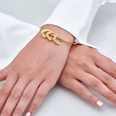 Jewish Star Necklace, Engraved Bangle Bracelet, Engraved Bangle, Bracelet With Heart, Heart Pendants, Moms Bracelet, Gold Plated Bangles, Bangles Style, Simple Bracelets