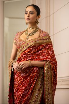 Red Gharchola Saree, Saree Wearing, Saree Wearing Styles, Floral Saree, Fashionable Saree Blouse Designs, Indian Fashion Saree