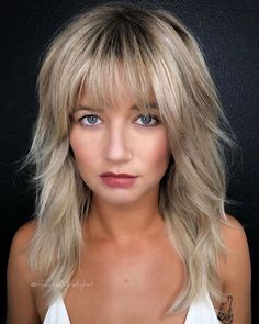 Here are most beautiful shag haircuts between short shaggy haircuts for fine hair, blonde shag haircut, 70s shag haircut, long shag haircuts, and choppy shags! Modern Shag Haircut, Rachel Williams, Long Shag Haircut, Bob Hair, Haircuts For Fine Hair, Medium Hair Cuts