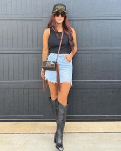 Chelsea Houska Outfits, Skirt And Cowboy Boots Outfit, Teen Mom Chelsea, Nashville Outfits Summer, Summer Country Concert Outfit, Chelsea Houska, Outfits Leggings, Concert Attire, Concert Outfit Summer